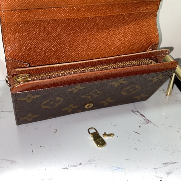 Authentic Louis Vuitton Monogram Bifold Zippy Wallet - Picture 8 of 16